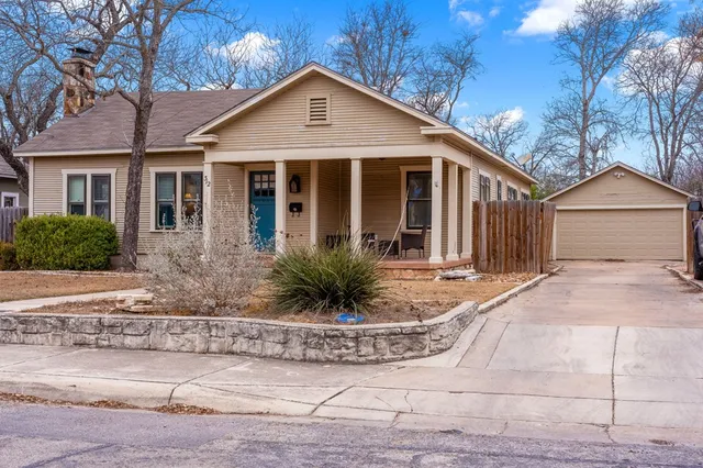 $2,350 | 312 Lytle Street, Kerrville, TX 78028