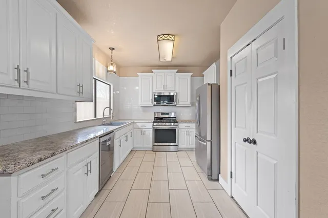 $2,350 | 312 Lytle Street, Kerrville, TX 78028