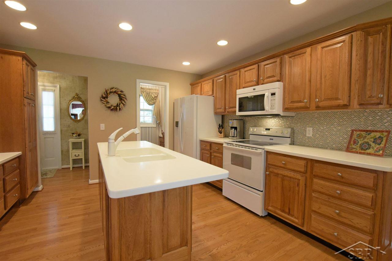 5 Benton Road Saginaw, MI 48602 - Photo 3 of 31 31355801-2.JPG