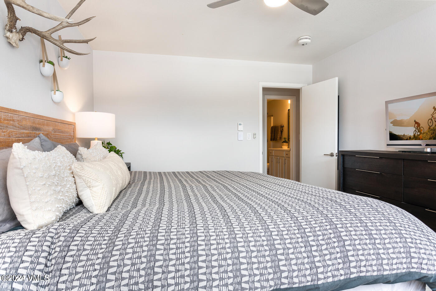 216 Main Street, Unit R322 Edwards, CO 81632 - Photo 15 of 23 Riverwalk Amber 322 MLS-20