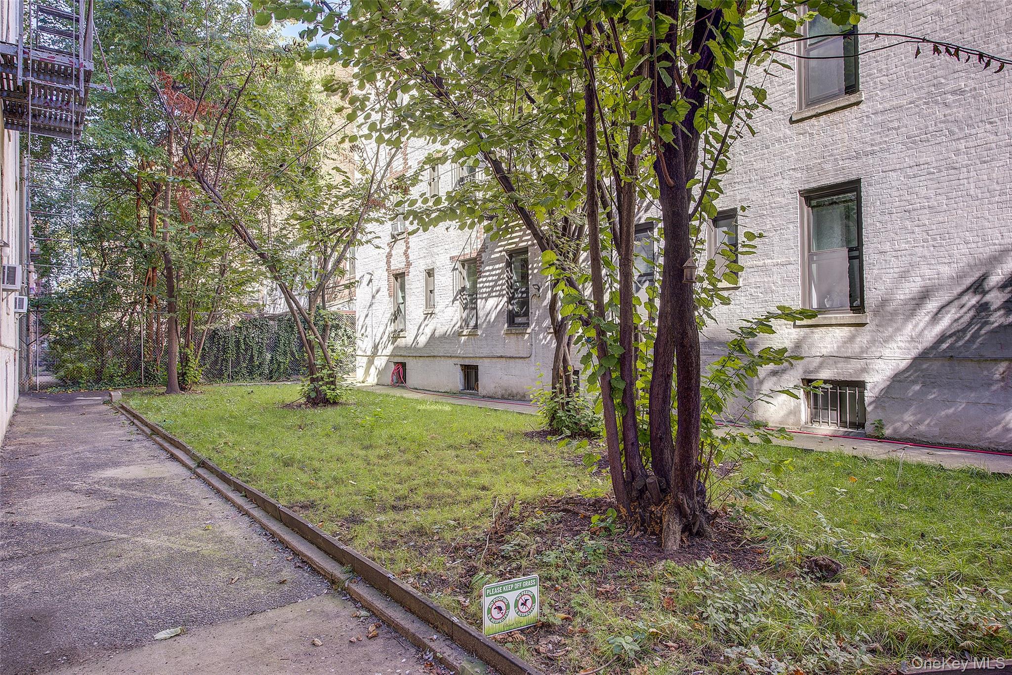 41-41 41st Street, Unit 1G Queens, NY 11104 - Photo 28 of 29 a view of a house with a yard