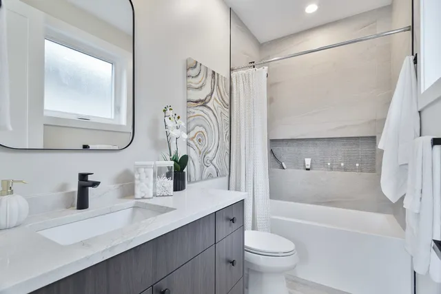 $1,399,000 | 1719 West Foster Avenue, Chicago, IL 60640