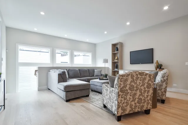 $1,399,000 | 1719 West Foster Avenue, Chicago, IL 60640