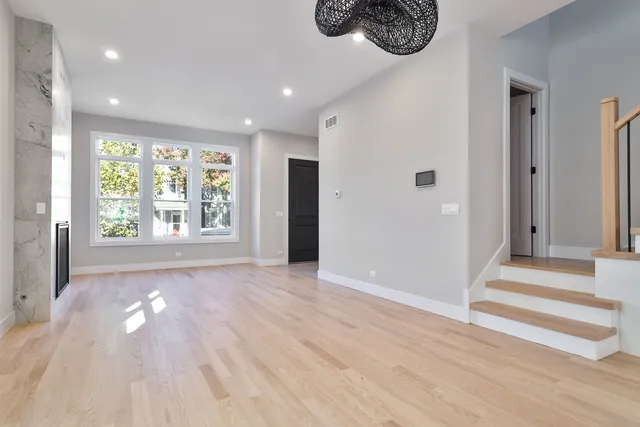 $1,399,000 | 1719 West Foster Avenue, Chicago, IL 60640