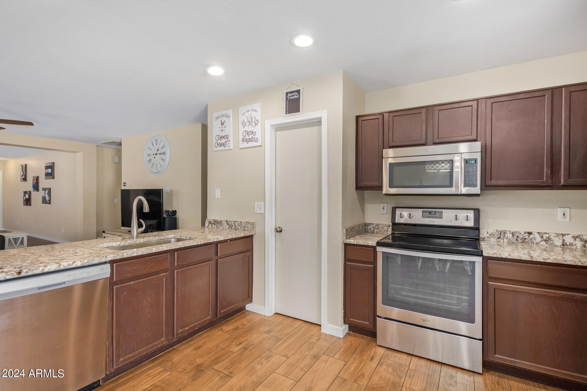 3020 West Red Fox Road Phoenix, AZ 85083 - Photo 9 of 18 13 - Red Fox