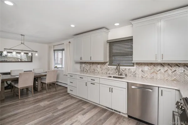 $749,000 | 727 Outlook Avenue, West Babylon, NY 11704