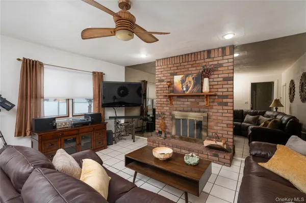 $749,000 | 727 Outlook Avenue, West Babylon, NY 11704