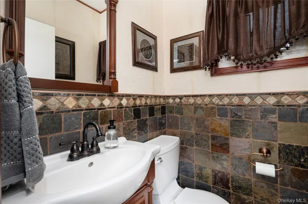 $749,000 | 727 Outlook Avenue, West Babylon, NY 11704