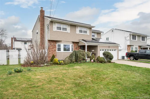$749,000 | 727 Outlook Avenue, West Babylon, NY 11704
