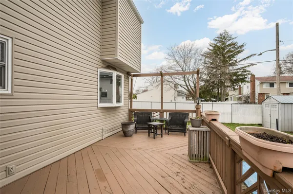 $749,000 | 727 Outlook Avenue, West Babylon, NY 11704