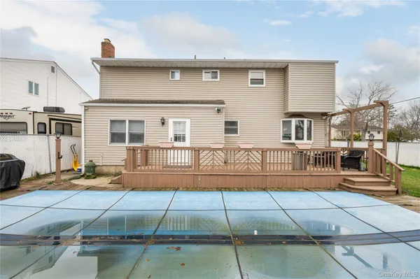 $749,000 | 727 Outlook Avenue, West Babylon, NY 11704