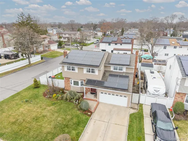 $749,000 | 727 Outlook Avenue, West Babylon, NY 11704