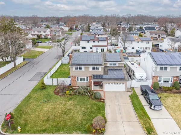 $749,000 | 727 Outlook Avenue, West Babylon, NY 11704