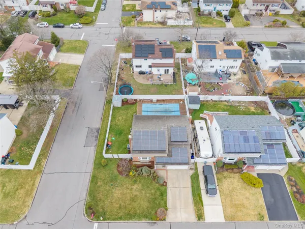$749,000 | 727 Outlook Avenue, West Babylon, NY 11704