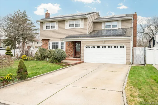 $749,000 | 727 Outlook Avenue, West Babylon, NY 11704