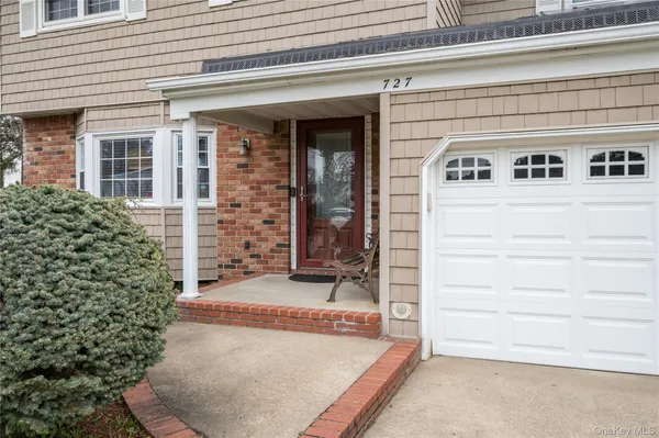 $749,000 | 727 Outlook Avenue, West Babylon, NY 11704