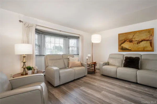 $749,000 | 727 Outlook Avenue, West Babylon, NY 11704