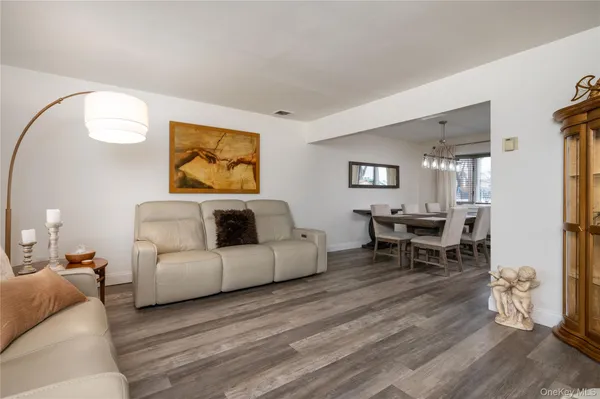 $749,000 | 727 Outlook Avenue, West Babylon, NY 11704