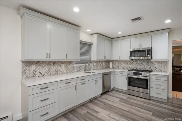 $749,000 | 727 Outlook Avenue, West Babylon, NY 11704