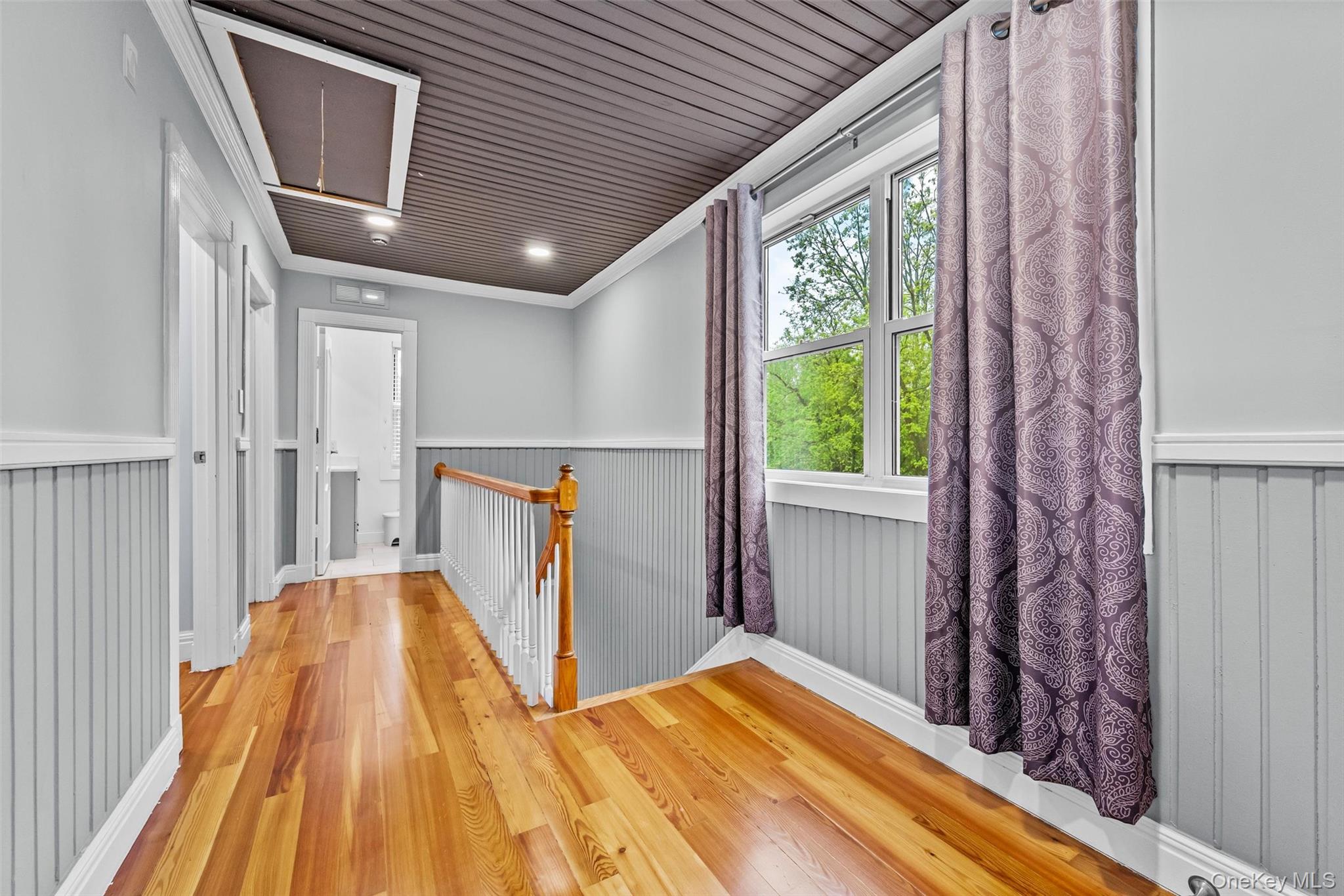 751 Rte 9W Fort Montgomery, NY 10922 - Photo 21 of 41 a view of a hallway with wooden floor and entryway