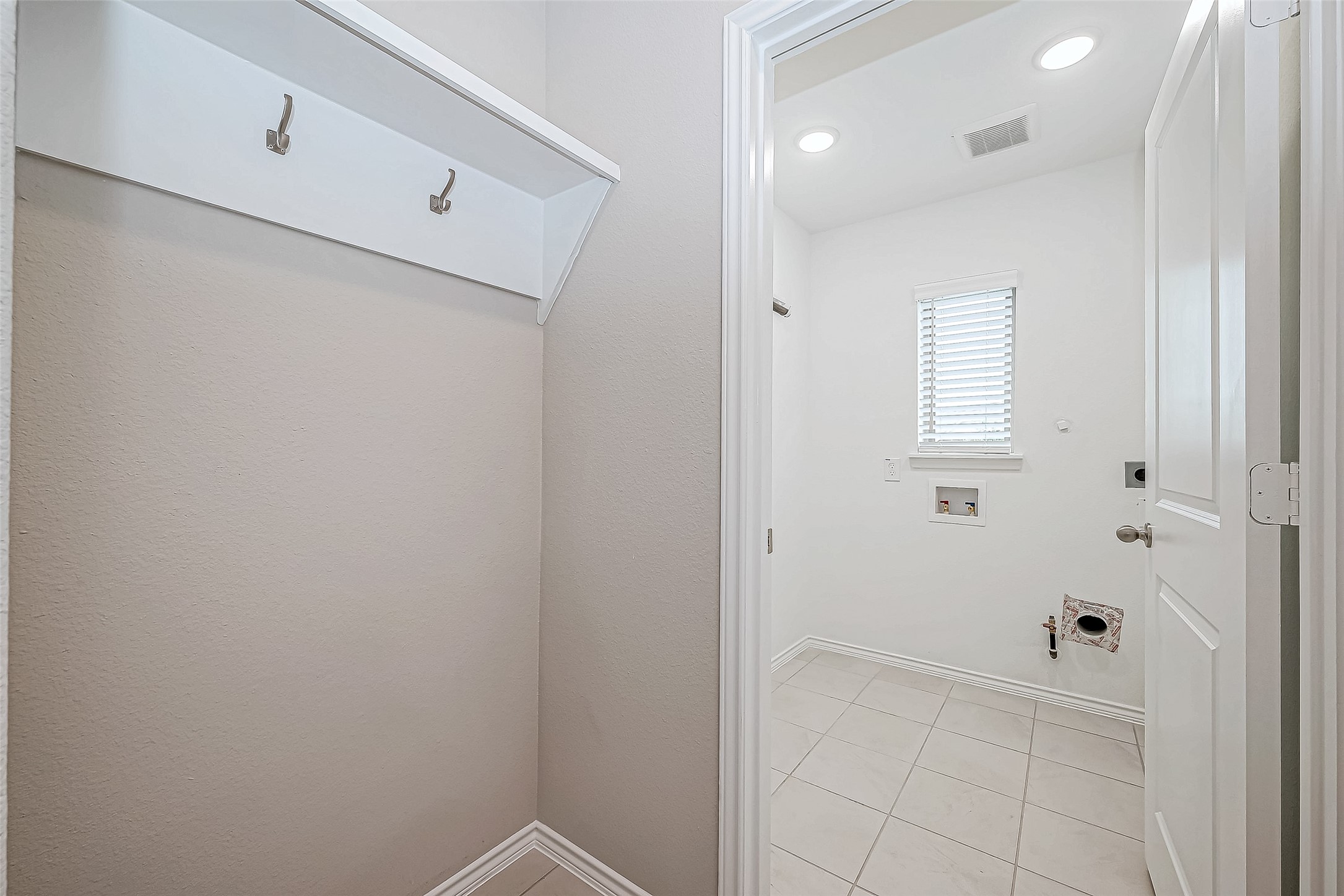 31801 Pecan Cottage Lane Spring, TX 77386 - Photo 20 of 37 a bathroom with a bathtub