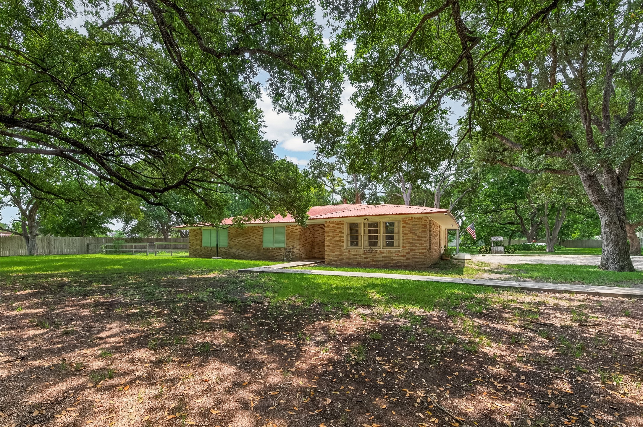 5606 Highland Road Santa Fe, TX 77517 - Photo 4 of 47 Gallery Image 4