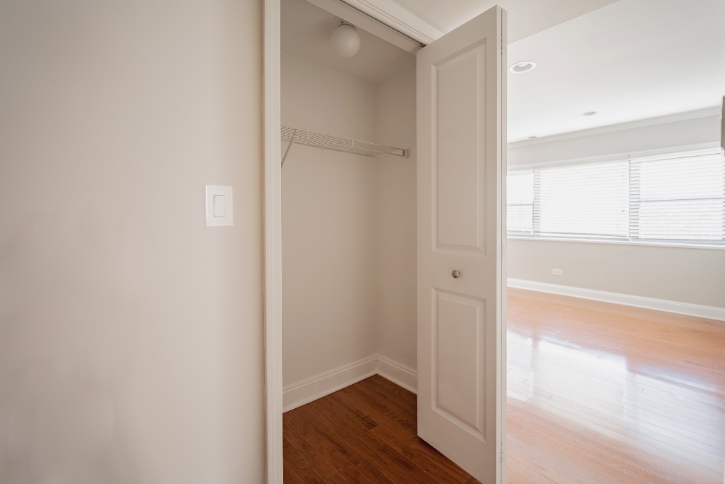 515 Sheridan Road, Unit 101 Evanston, IL 60202 - Photo 13 of 18 a view of an empty room