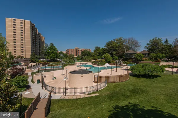 $2,900 | 203 Yoakum Parkway, Unit 208VA, Alexandria, VA 22304