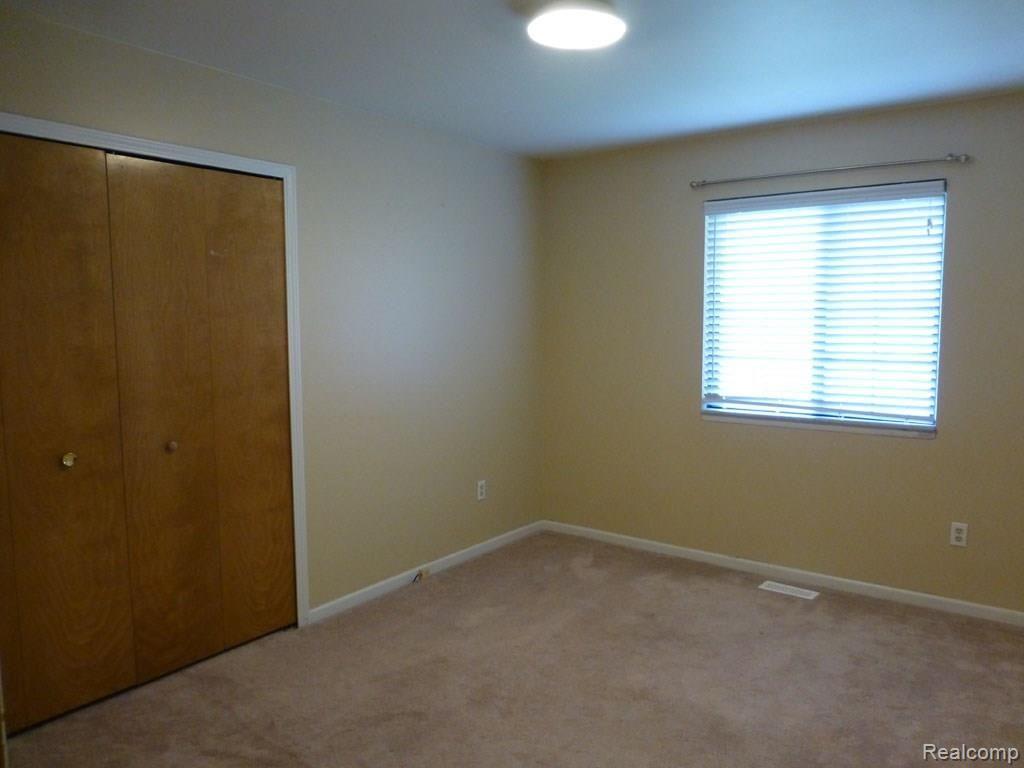 3079 Gerald Avenue Rochester, MI 48307 - Photo 15 of 25 P1030775RC.jpg