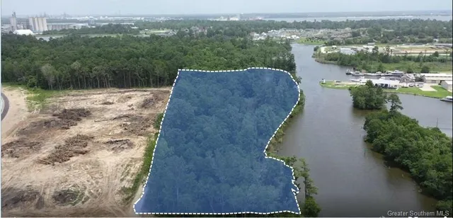 $1,300,000 | 4 Off Contraband Pkwy Lake, Lake Charles, LA 70601