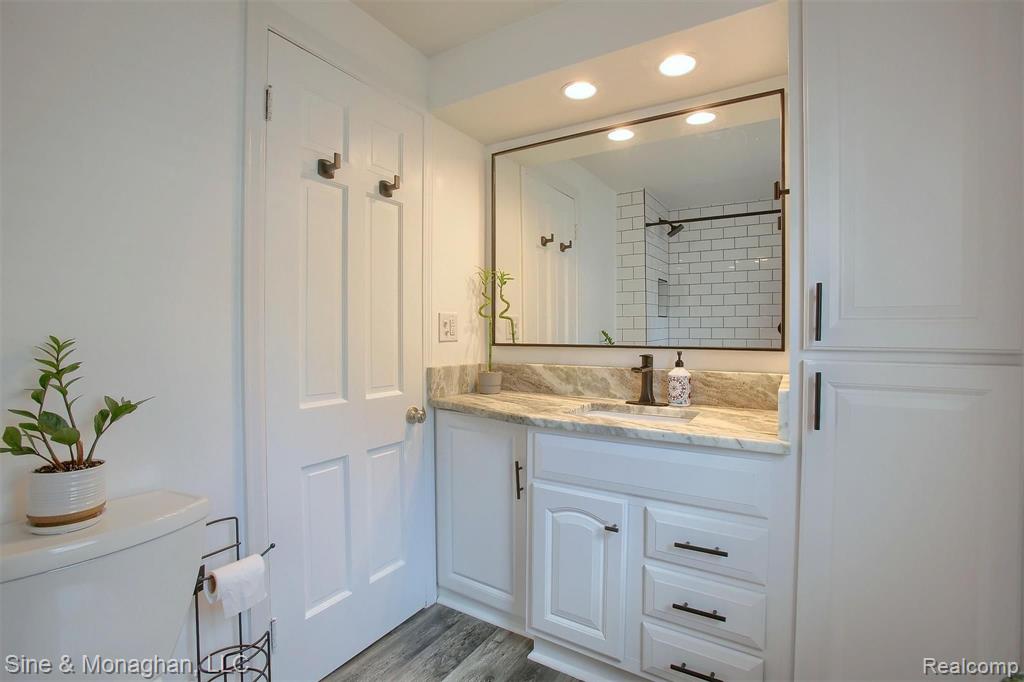 2110 Hampton Road Grosse Pointe Woods, MI 48236 - Photo 20 of 31