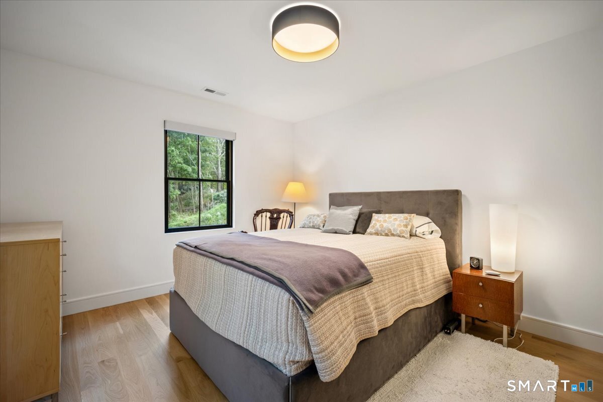 38 Hickory Lane Ridgefield, CT 06877 - Photo 27 of 40 En suite bedroom