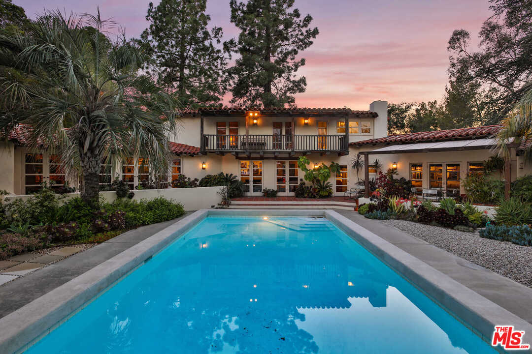 39 Oakmont Drive Los Angeles, CA 90049 - Photo 2 of 16