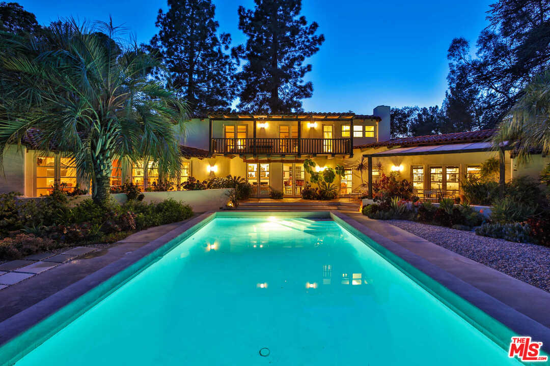 39 Oakmont Drive Los Angeles, CA 90049 - Photo 12 of 16