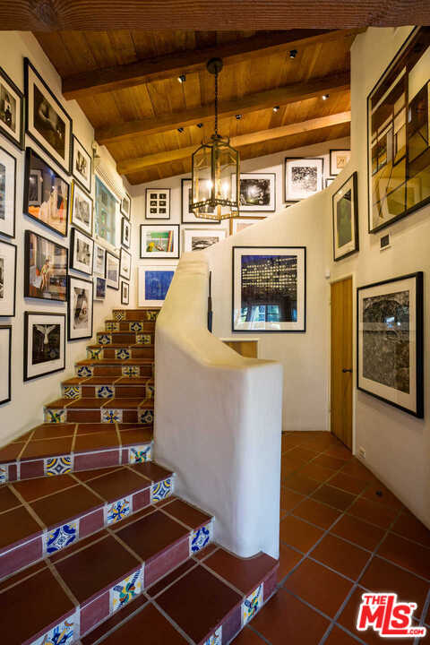 39 Oakmont Drive Los Angeles, CA 90049 - Photo 5 of 16