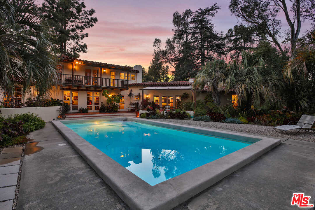 39 Oakmont Drive Los Angeles, CA 90049 - Photo 10 of 16