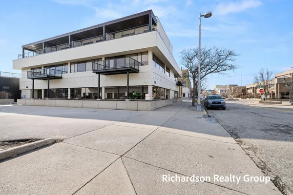 $724,900 | 300 Washington Avenue, Unit 8, Grand Haven, MI 49417