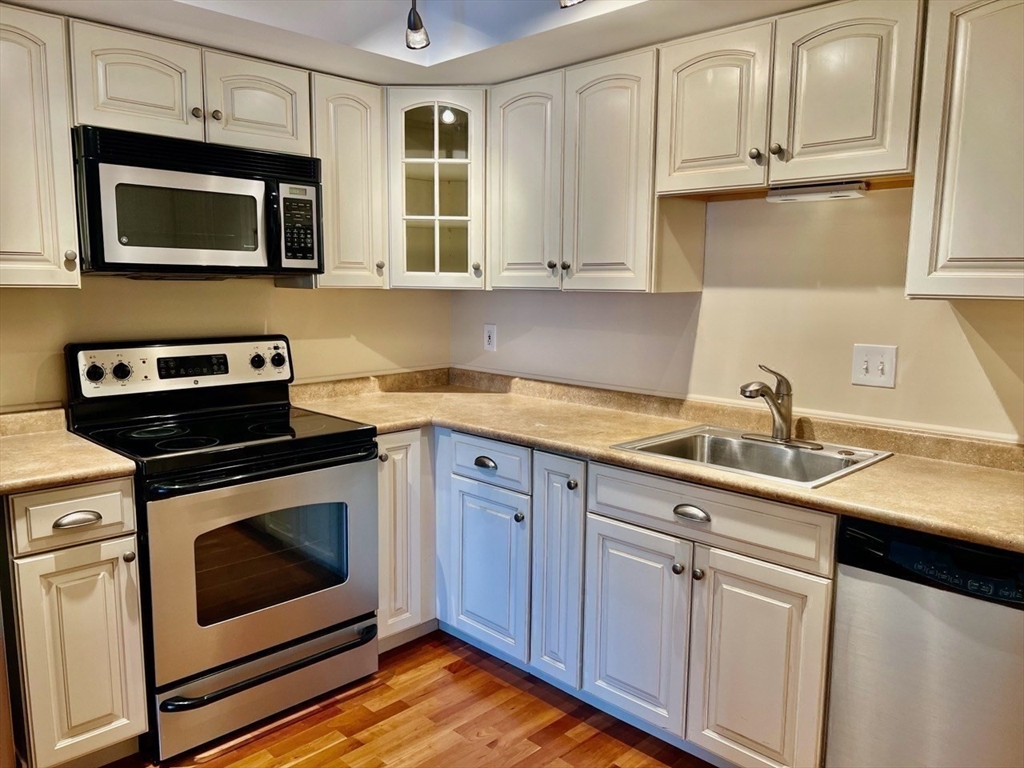 402 Paradise Road, Unit 1C Swampscott, MA 01907 - Photo 14 of 27