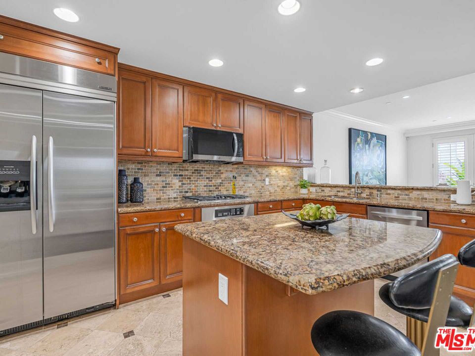 143 North Arnaz Drive, Unit 304 Beverly Hills, CA 90211 - Photo 14 of 39