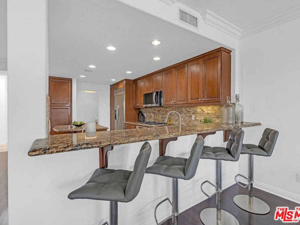 143 North Arnaz Drive, Unit 304 Beverly Hills, CA 90211 - Photo 25 of 39