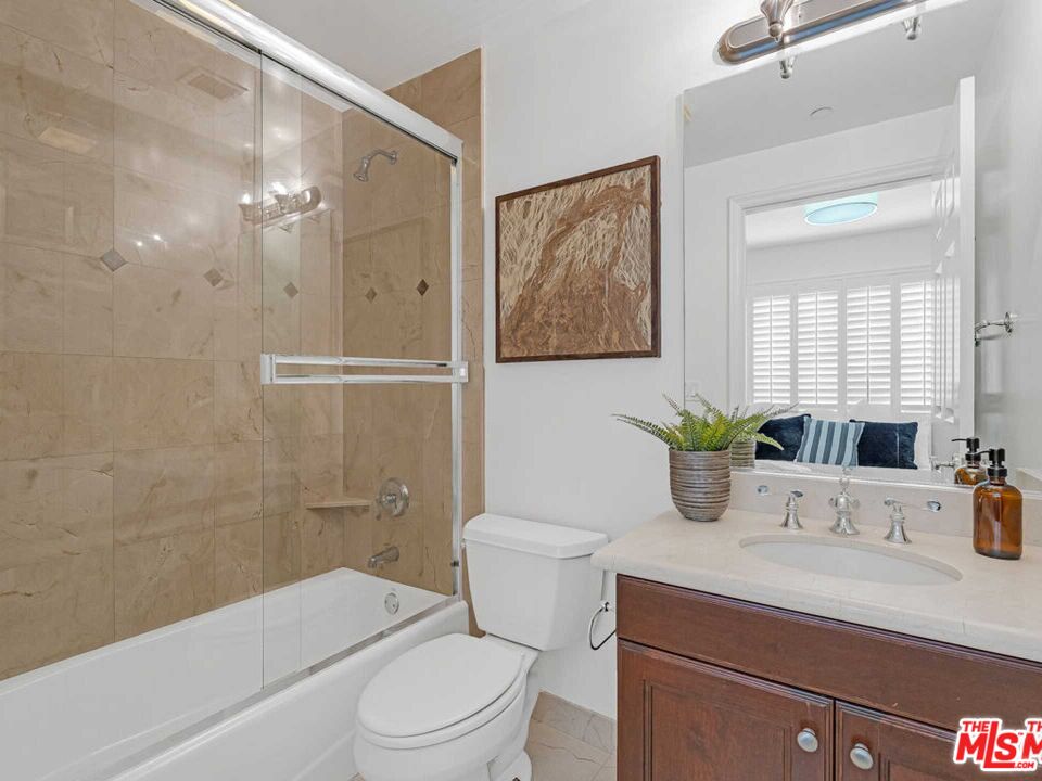 143 North Arnaz Drive, Unit 304 Beverly Hills, CA 90211 - Photo 28 of 39