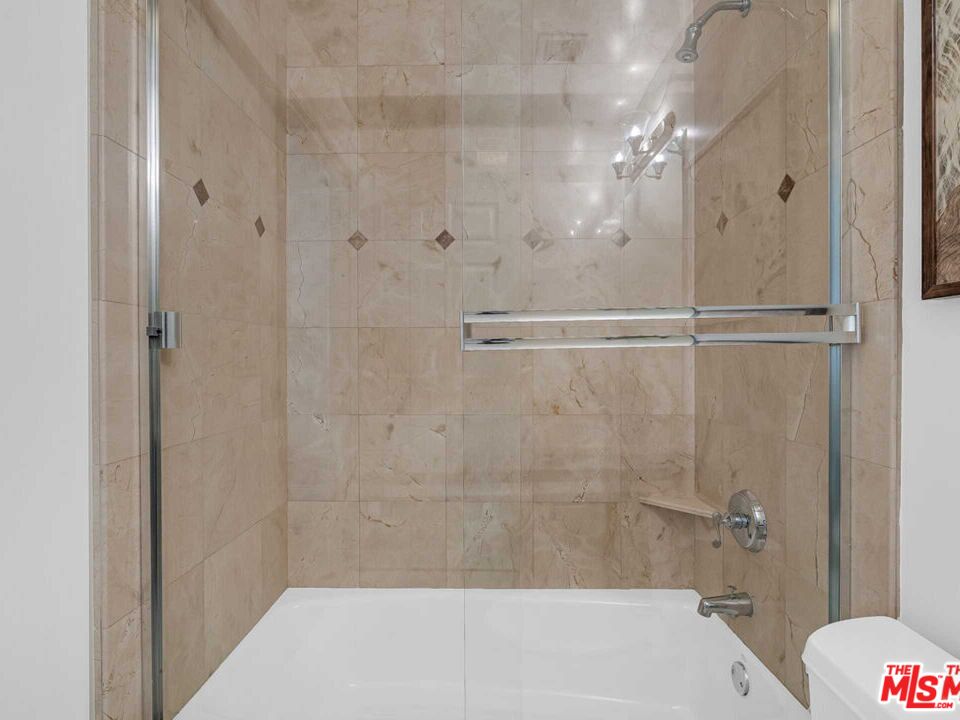 143 North Arnaz Drive, Unit 304 Beverly Hills, CA 90211 - Photo 29 of 39