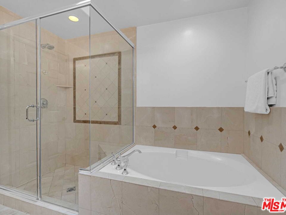 143 North Arnaz Drive, Unit 304 Beverly Hills, CA 90211 - Photo 36 of 39