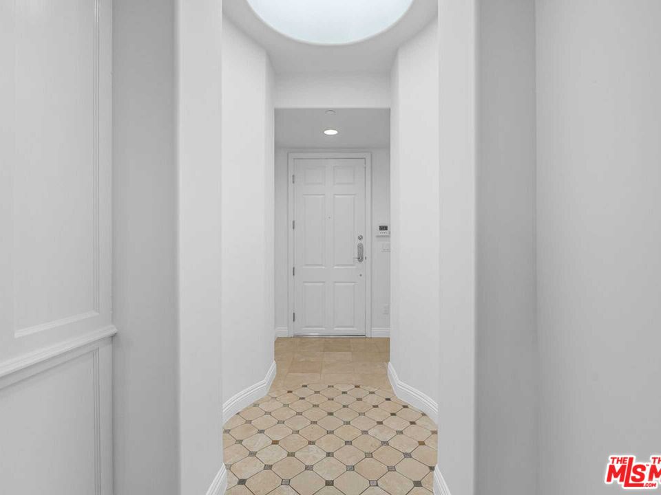 143 North Arnaz Drive, Unit 304 Beverly Hills, CA 90211 - Photo 7 of 39