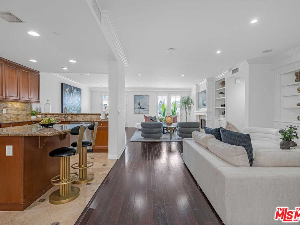 143 North Arnaz Drive, Unit 304 Beverly Hills, CA 90211 - Photo 9 of 39