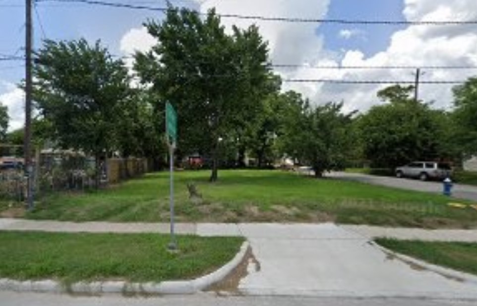 1327 North Loop Houston, TX 77022 - Photo 4 of 6 a garden view