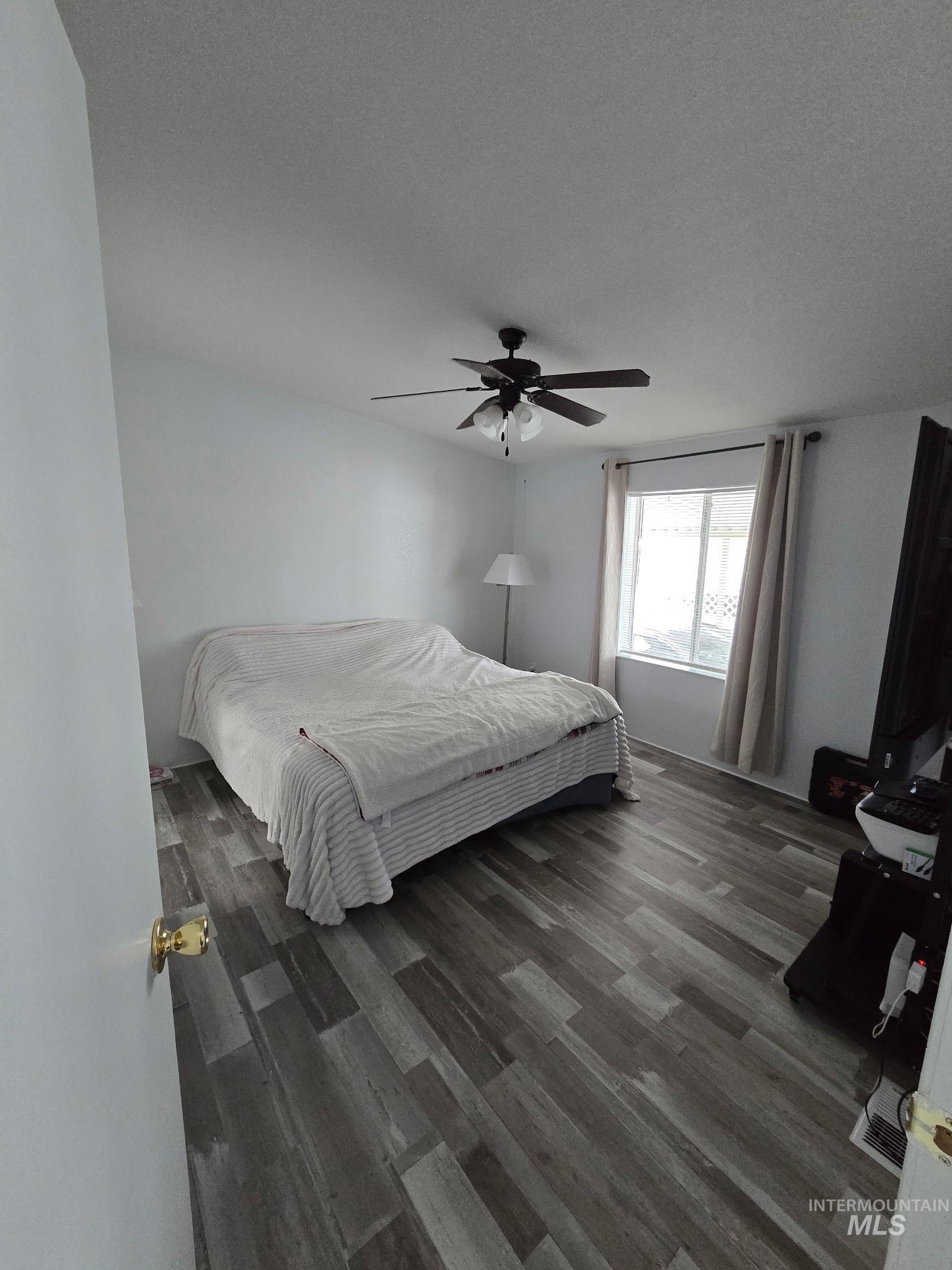 2115 6th Avenue, Unit 51 Clarkston, WA 99403 - Photo 14 of 34 Bedroom with dark wood-style floors, a ceiling fan, and a textured ceiling