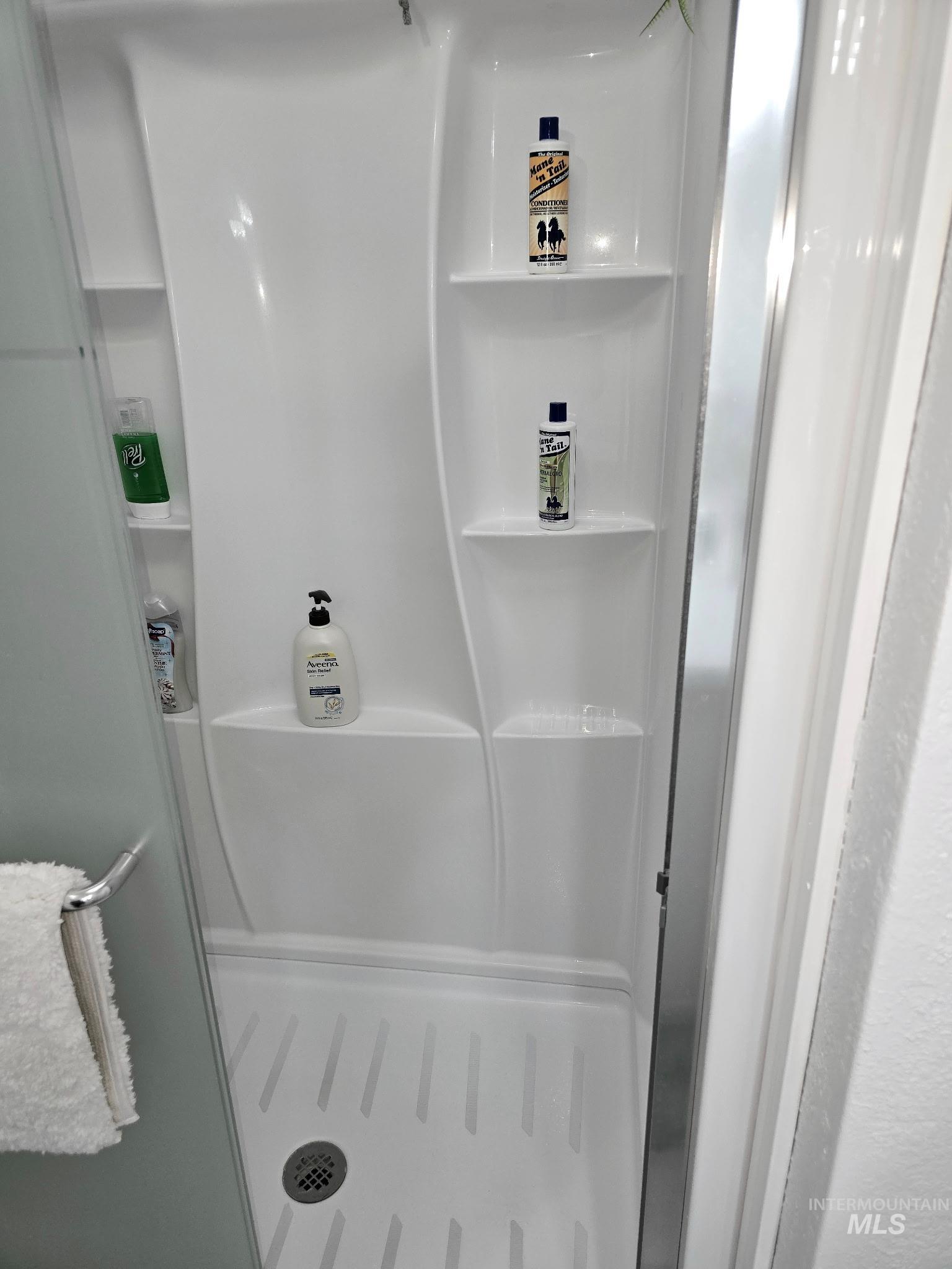 2115 6th Avenue, Unit 51 Clarkston, WA 99403 - Photo 24 of 34 Full bath featuring a stall shower