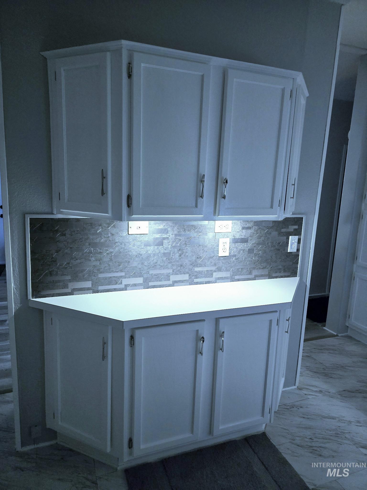 2115 6th Avenue, Unit 51 Clarkston, WA 99403 - Photo 3 of 34 Detailed view of decorative backsplash