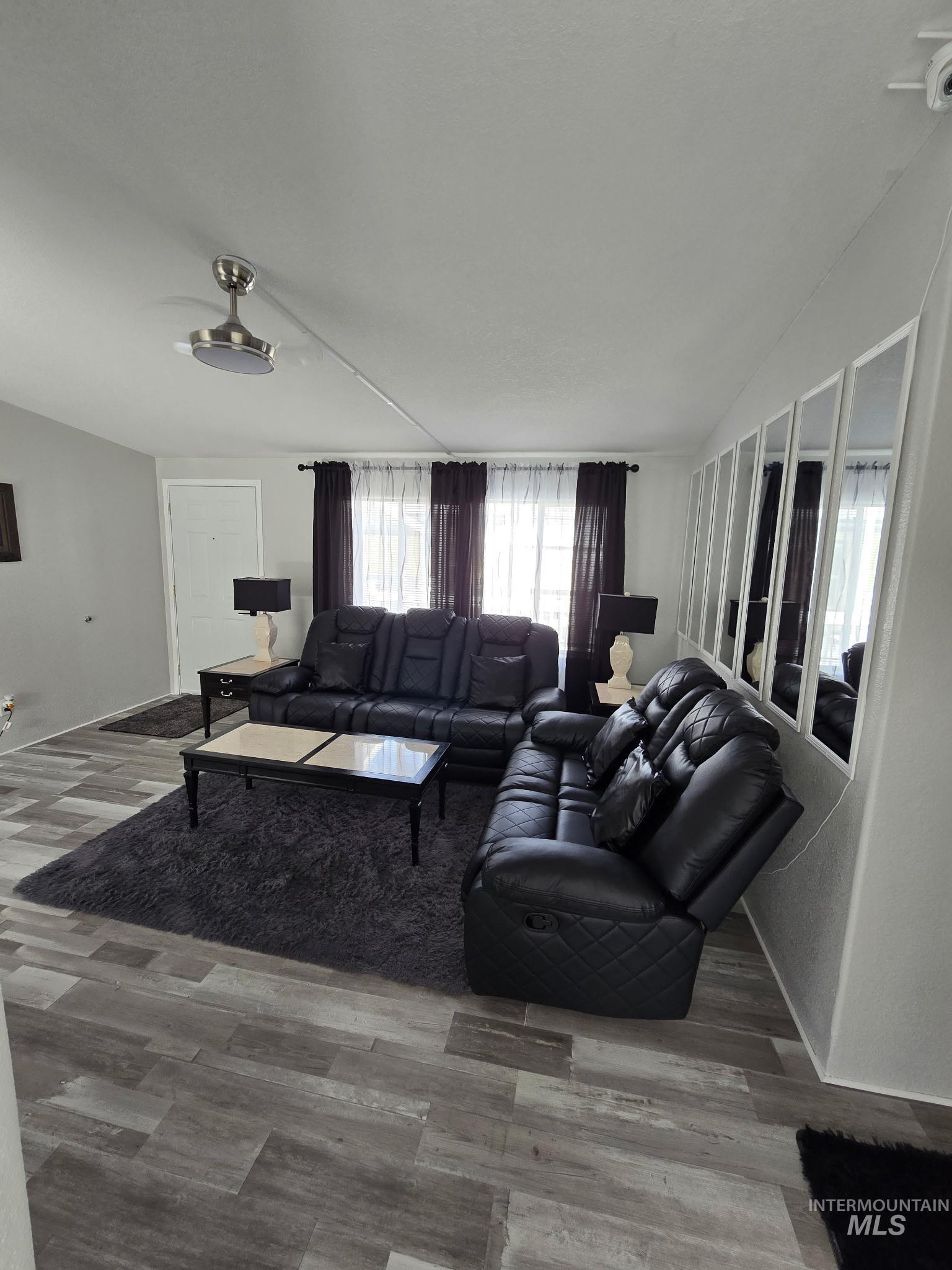 2115 6th Avenue, Unit 51 Clarkston, WA 99403 - Photo 5 of 34 Living area with wood finished floors